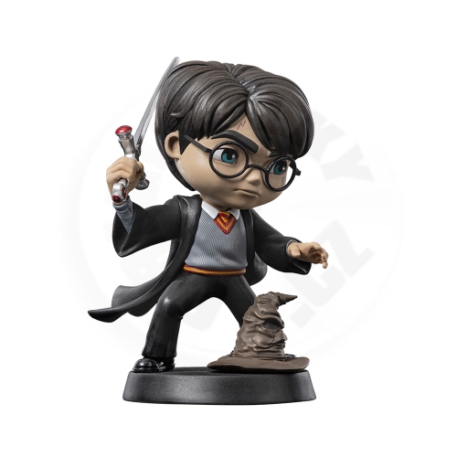 Iron Studios Figurka Harry Potter - Harry Potter s mečem Godrika Nebelvíra